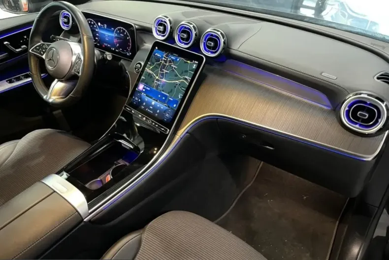 Mercedes-Benz GLC 200 (Clasa GLC) din 2024 cu 23.147 km - oferta MER199018 - foto 3