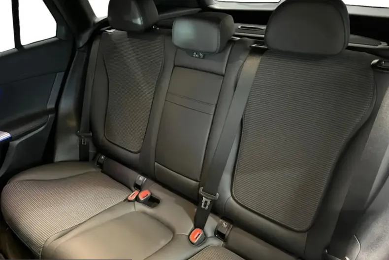 Mercedes-Benz GLC 200 (Clasa GLC) din 2024 cu 23.147 km - oferta MER199018 - foto 7