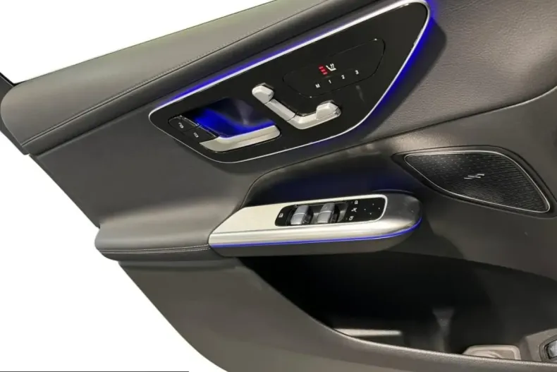 Mercedes-Benz GLC 200 (Clasa GLC) din 2024 cu 23.147 km - oferta MER199018 - foto 15