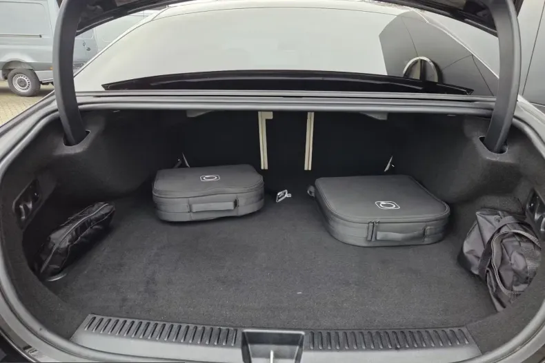 Mercedes-Benz E 300 (Clasa E) din 2025 cu 12.500 km - oferta MER199041 - foto 7