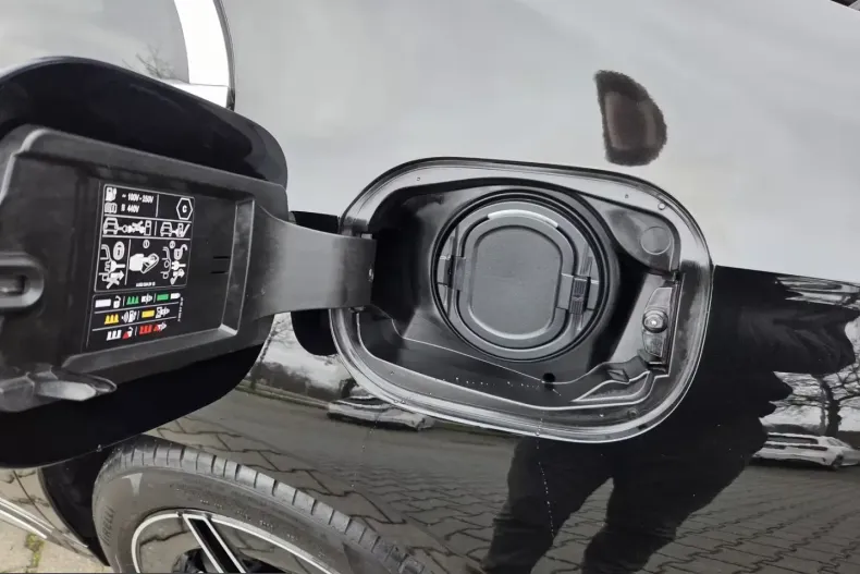 Mercedes-Benz E 300 (Clasa E) din 2025 cu 12.500 km - oferta MER199041 - foto 11