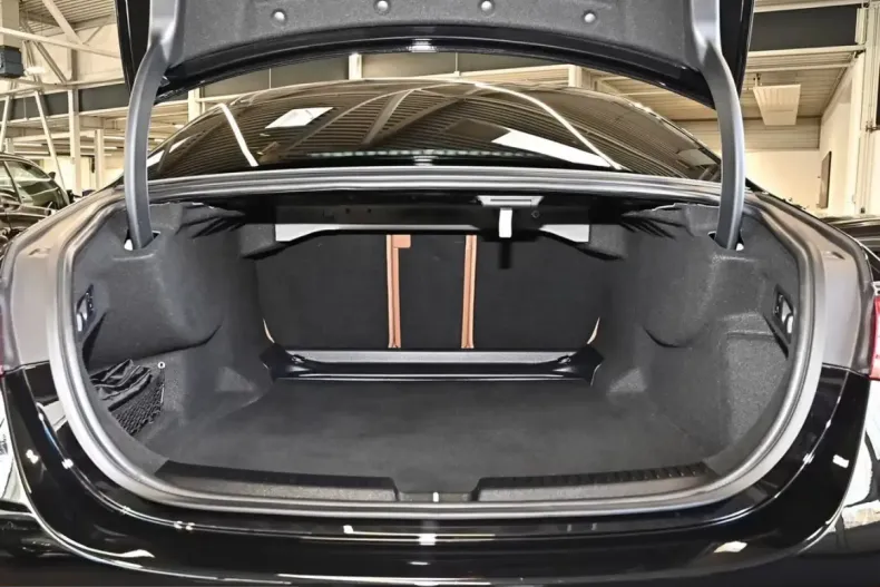 Mercedes-Benz E 200 (Clasa E) din 2024 cu 19.189 km - oferta MER199064 - foto 4