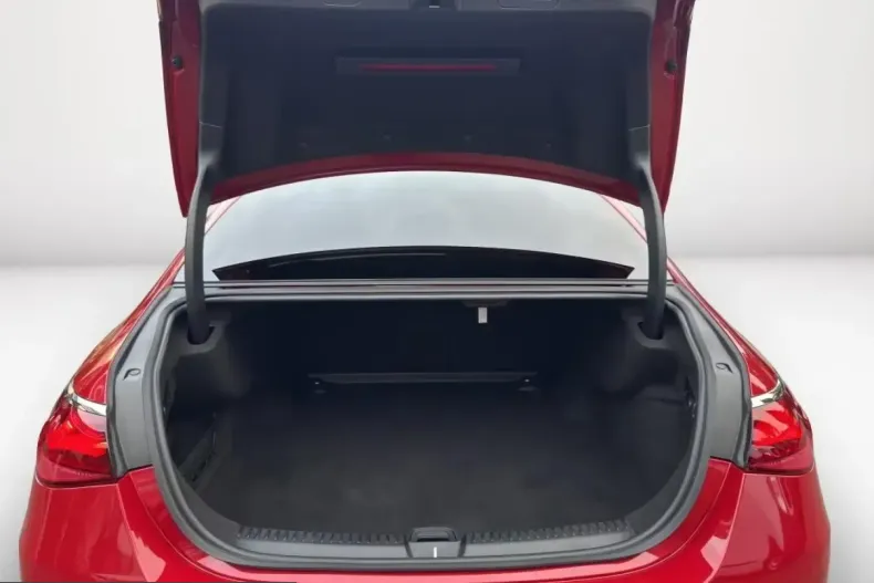 Mercedes-Benz E 200 (Clasa E) din 2024 cu 13.589 km - oferta MER199078 - foto 8