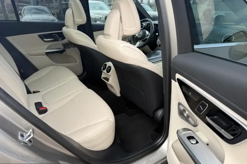 Mercedes-Benz GLC 300 (Clasa GLC) din 2023 cu 20.658 km - oferta MER199082 - foto 13