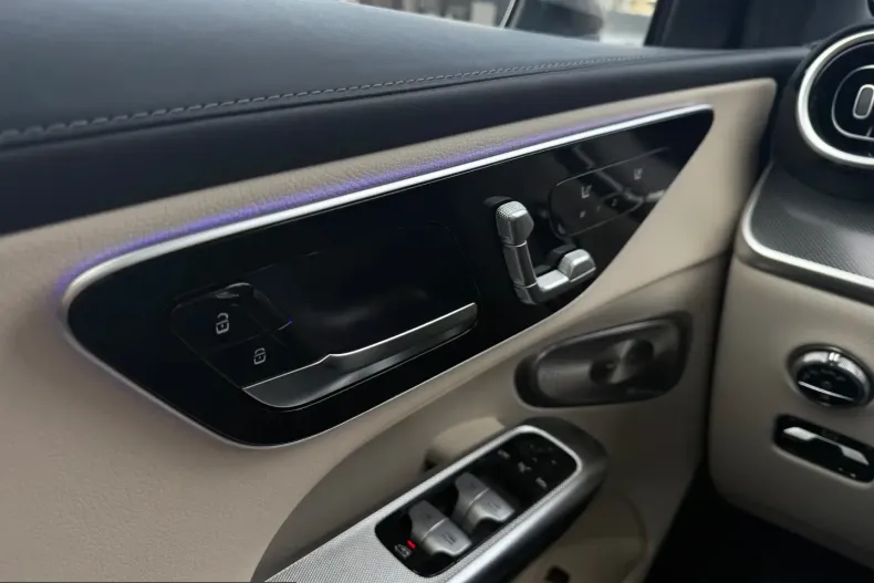 Mercedes-Benz GLC 300 (Clasa GLC) din 2023 cu 20.658 km - oferta MER199082 - foto 15