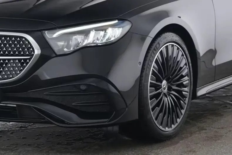 Mercedes-Benz E 200 (Clasa E) din 2024 cu 22.275 km - oferta MER199087 - foto 3