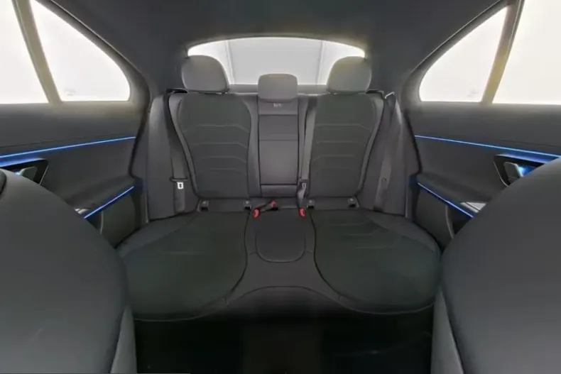 Mercedes-Benz E 200 (Clasa E) din 2024 cu 22.275 km - oferta MER199087 - foto 5