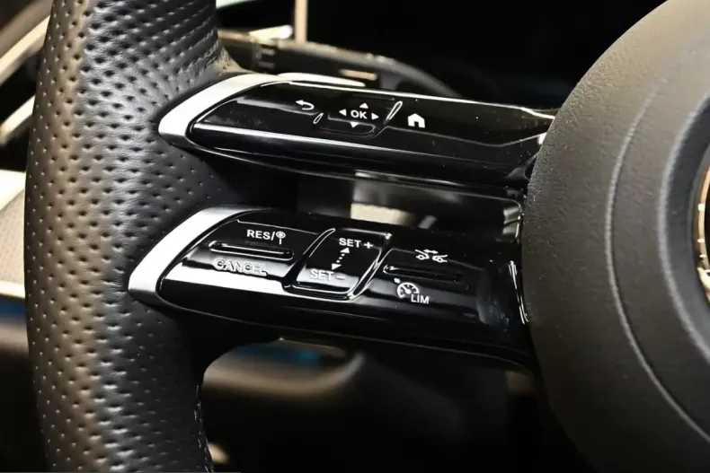 Mercedes-Benz E 200 (Clasa E) din 2024 cu 6.989 km - oferta MER199090 - foto 7