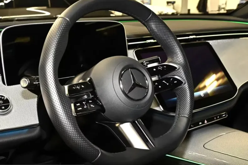 Mercedes-Benz E 200 (Clasa E) din 2024 cu 6.989 km - oferta MER199090 - foto 11