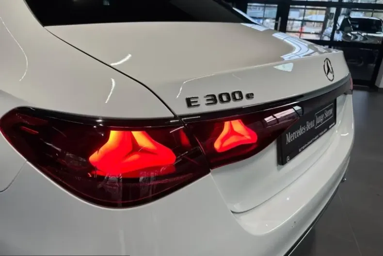 Mercedes-Benz E 300 (Clasa E) din 2024 cu 16.150 km - oferta MER199094 - foto 5