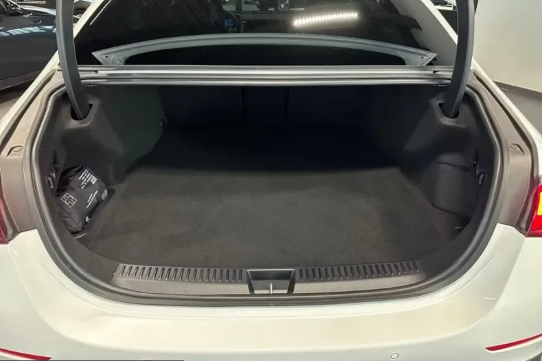 Mercedes-Benz E 300 (Clasa E) din 2024 cu 16.150 km - oferta MER199094 - foto 7