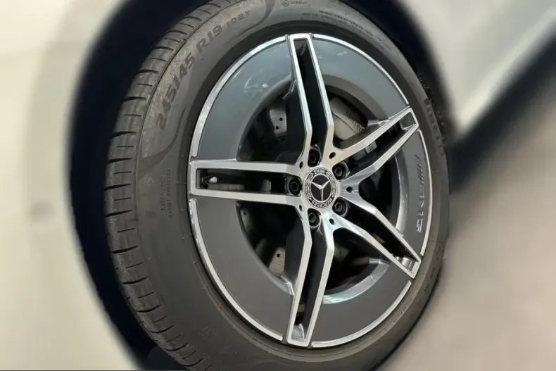 Mercedes-Benz E 300 (Clasa E) din 2024 cu 16.150 km - oferta MER199094 - foto 8