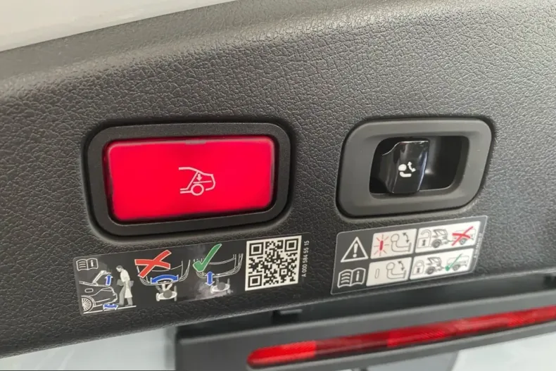 Mercedes-Benz CLE 200 (Clasa CLE) din 2024 cu 8.962 km - oferta MER199096 - foto 12