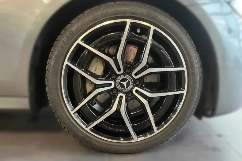 Mercedes-Benz E 220 (Clasa E) din 2024 cu 26.517 km - oferta MER199101 - foto 6