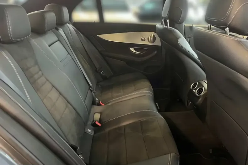 Mercedes-Benz E 220 (Clasa E) din 2024 cu 26.517 km - oferta MER199101 - foto 12