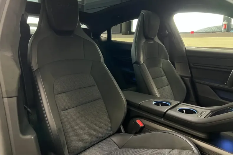 Porsche Taycan din 2023 cu 82.200 km - oferta POR199105 - foto 18