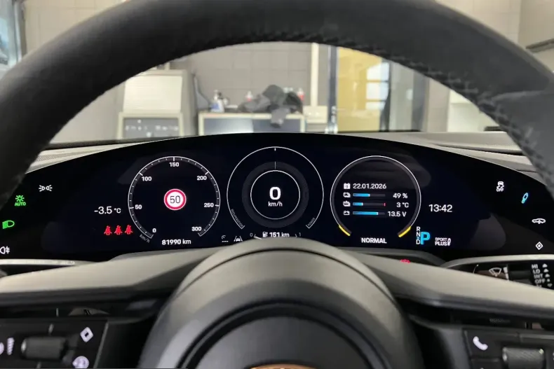 Porsche Taycan din 2023 cu 82.200 km - oferta POR199105 - foto 20