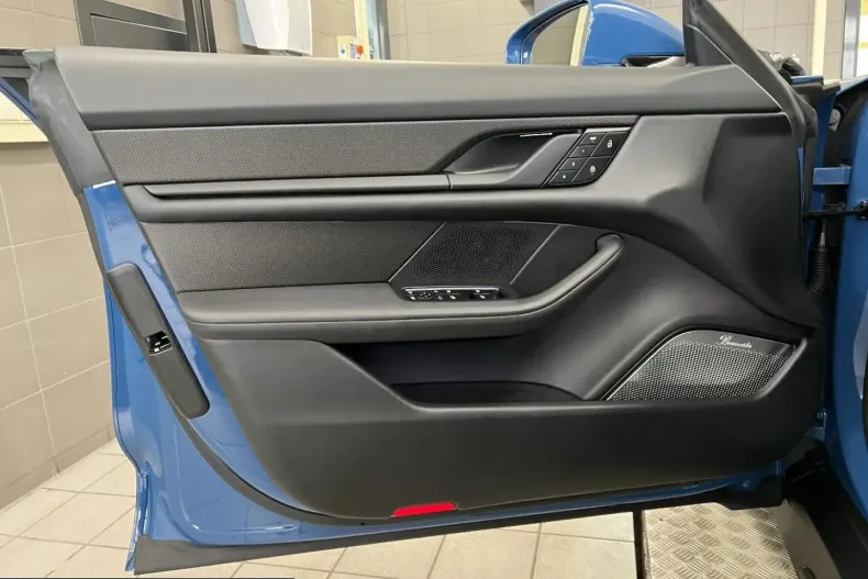 Porsche Taycan din 2023 cu 82.200 km - oferta POR199105 - foto 24