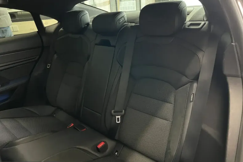 Porsche Taycan din 2023 cu 82.200 km - oferta POR199105 - foto 28