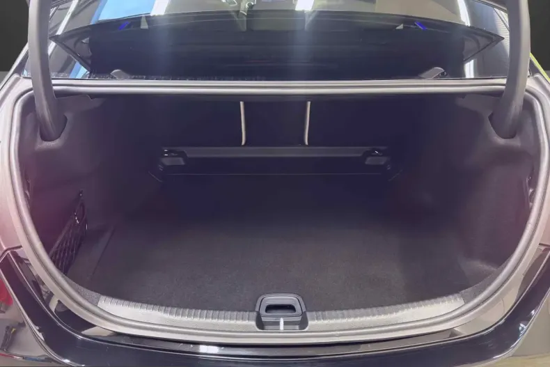 Mercedes-Benz C 200 (Clasa C) din 2024 cu 15.038 km - oferta MER199112 - foto 10