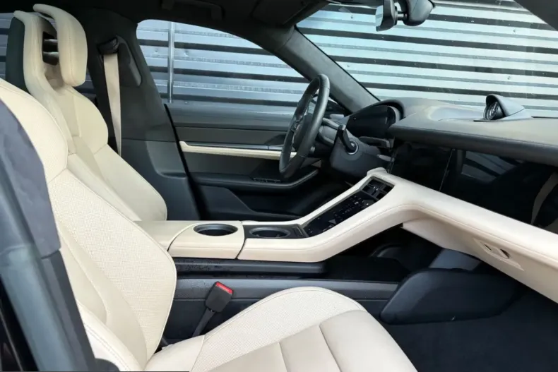 Porsche Taycan din 2022 cu 37.800 km - oferta POR199116 - foto 21