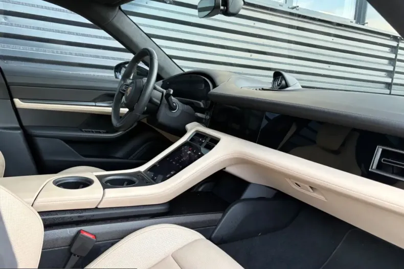 Porsche Taycan din 2022 cu 37.800 km - oferta POR199116 - foto 22