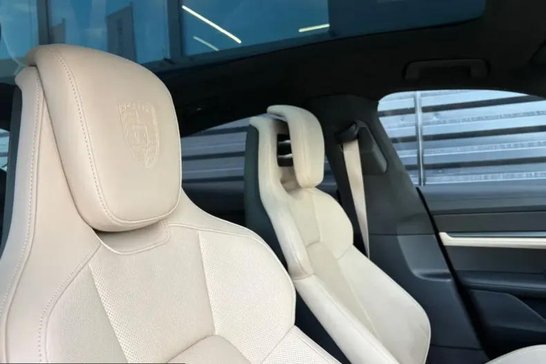 Porsche Taycan din 2022 cu 37.800 km - oferta POR199116 - foto 30