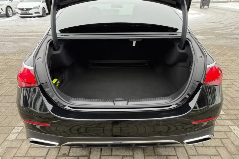 Mercedes-Benz E 200 (Clasa E) din 2024 cu 9.400 km - oferta MER199122 - foto 9