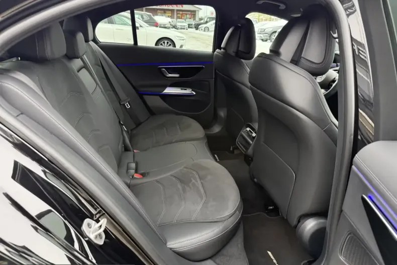 Mercedes-Benz E 200 (Clasa E) din 2024 cu 9.400 km - oferta MER199122 - foto 12