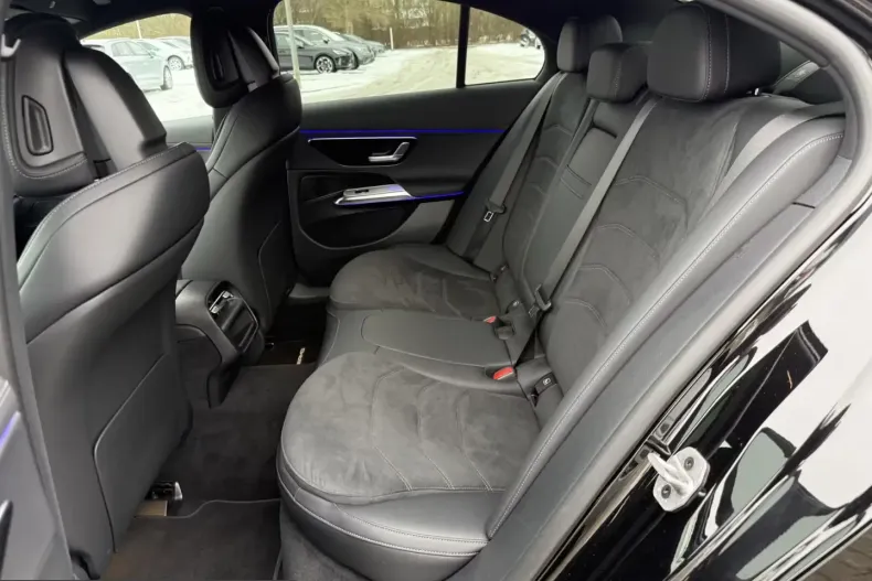 Mercedes-Benz E 200 (Clasa E) din 2024 cu 9.400 km - oferta MER199122 - foto 26