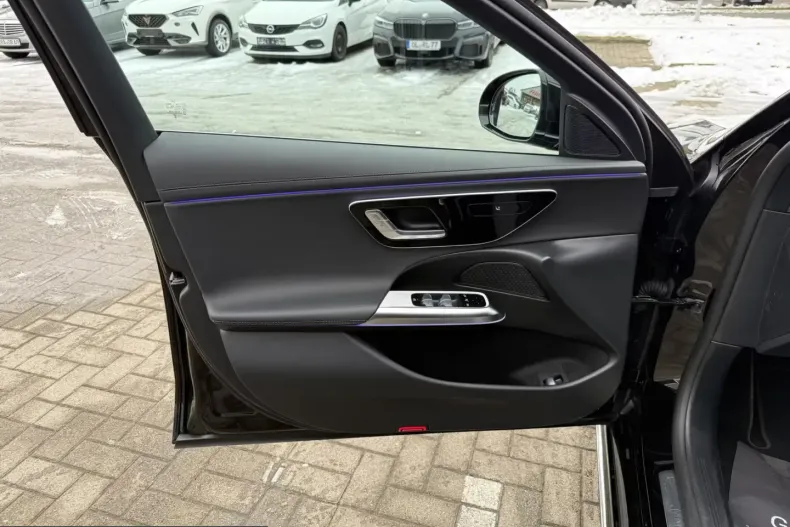 Mercedes-Benz E 200 (Clasa E) din 2024 cu 9.400 km - oferta MER199122 - foto 33