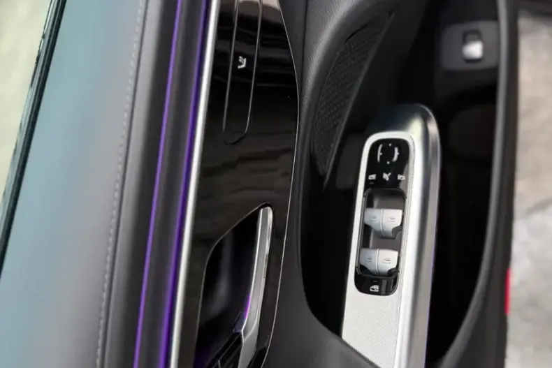 Mercedes-Benz E 200 (Clasa E) din 2024 cu 47.208 km - oferta MER199123 - foto 21