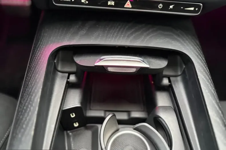 Mercedes-Benz E 200 (Clasa E) din 2024 cu 47.208 km - oferta MER199123 - foto 27