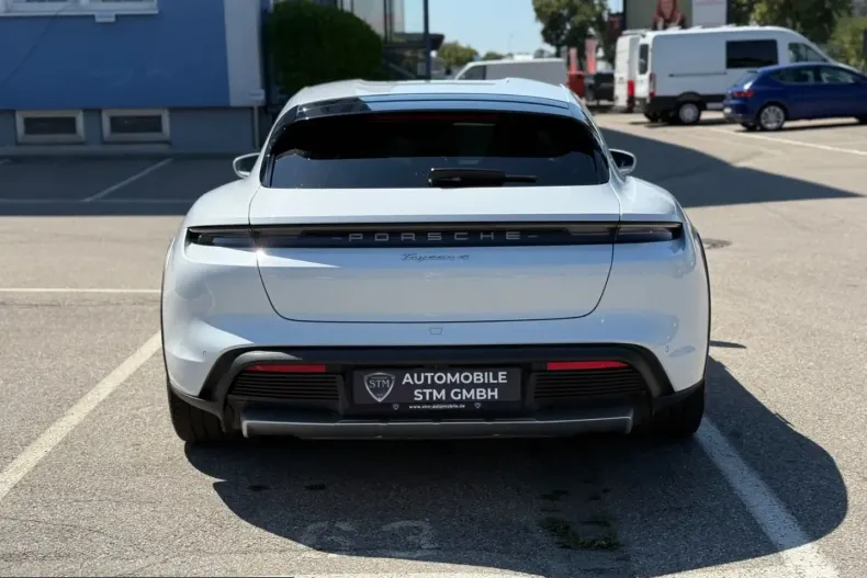 Porsche Taycan din 2022 cu 29.000 km - oferta POR199124 - foto 5