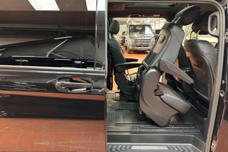 Mercedes-Benz V 300 (Clasa V) din 2024 cu 39.950 km - oferta MER199136 - foto 22