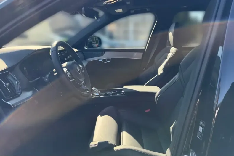 Volvo XC90 din 2026 cu 4.990 km - oferta VOL199138 - foto 7