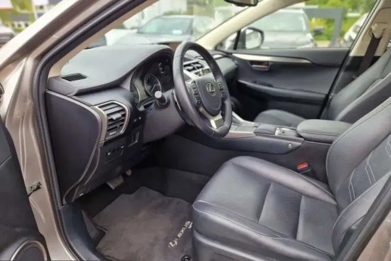 Lexus NX 300 din 2021 cu 65.205 km - oferta LEX199166 - foto 2