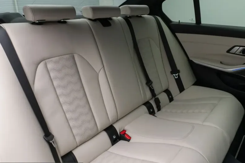 BMW M3 (Seria 3) din 2022 cu 37.725 km - oferta BMW199191 - foto 28