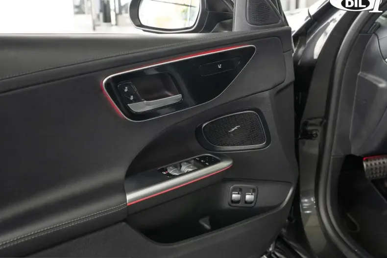 Mercedes-Benz C 300 (Clasa C) din 2022 cu 78.000 km - oferta MER199198 - foto 13