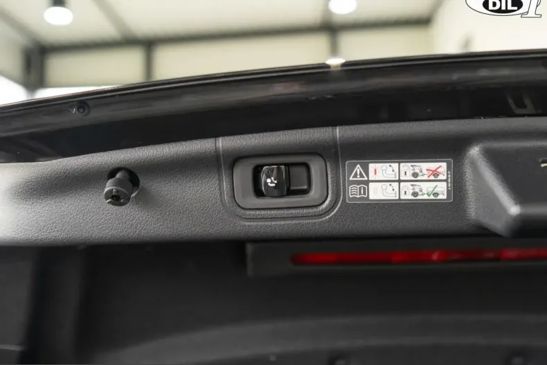 Mercedes-Benz C 300 (Clasa C) din 2022 cu 78.000 km - oferta MER199198 - foto 15