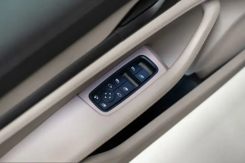 Porsche Taycan din 2022 cu 42.900 km - oferta POR199219 - foto 23