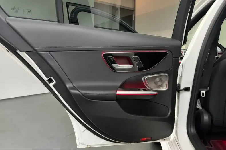 Mercedes-Benz C 300 (Clasa C) din 2022 cu 110.000 km - oferta MER199227 - foto 12