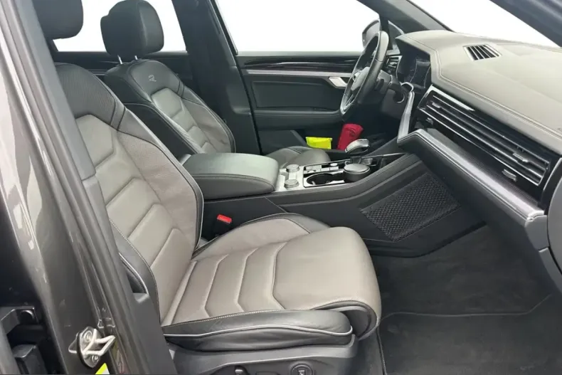 Volkswagen Touareg din 2022 cu 93.230 km - oferta VOL199235 - foto 12