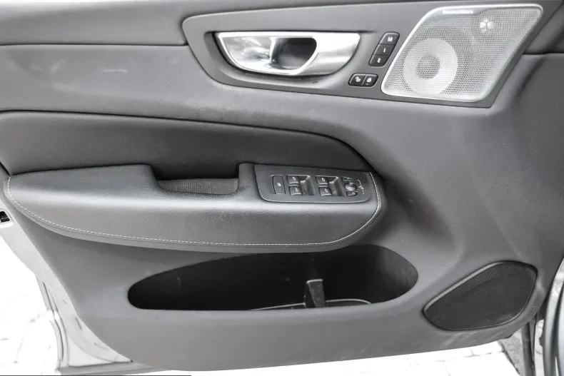 Volvo XC60 din 2021 cu 67.180 km - oferta VOL199241 - foto 10