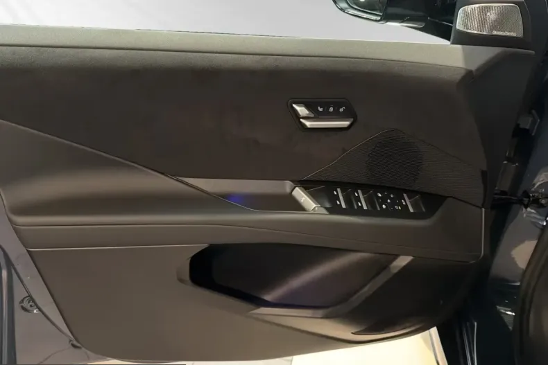 BMW iX3 (Seria X) din 2026 cu 4.000 km - oferta BMW199242 - foto 12