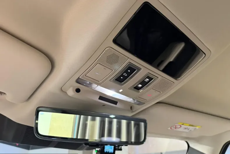 Land Rover Defender din 2024 cu 45.000 km - oferta LAN199244 - foto 13