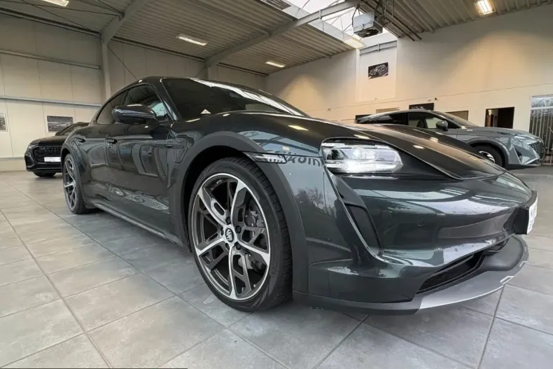 Porsche Taycan din 2022 cu 44.000 km - oferta POR199254 - foto 1