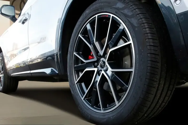 Audi Q5 din 2025 cu 9.900 km - oferta AUD199256 - foto 6