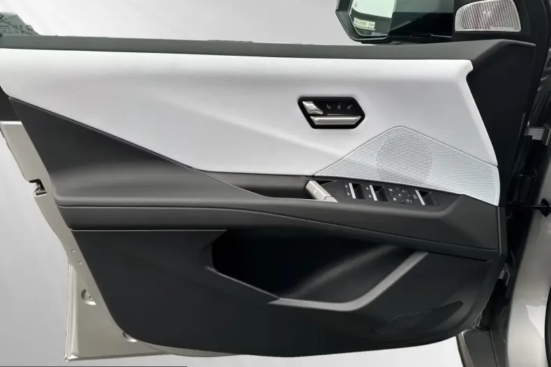 BMW iX3 (Seria X) din 2026 cu 4.000 km - oferta BMW199263 - foto 13