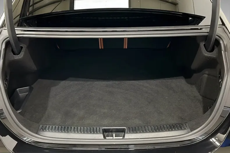 Mercedes-Benz E 300 (Clasa E) din 2025 cu 20.000 km - oferta MER199282 - foto 7